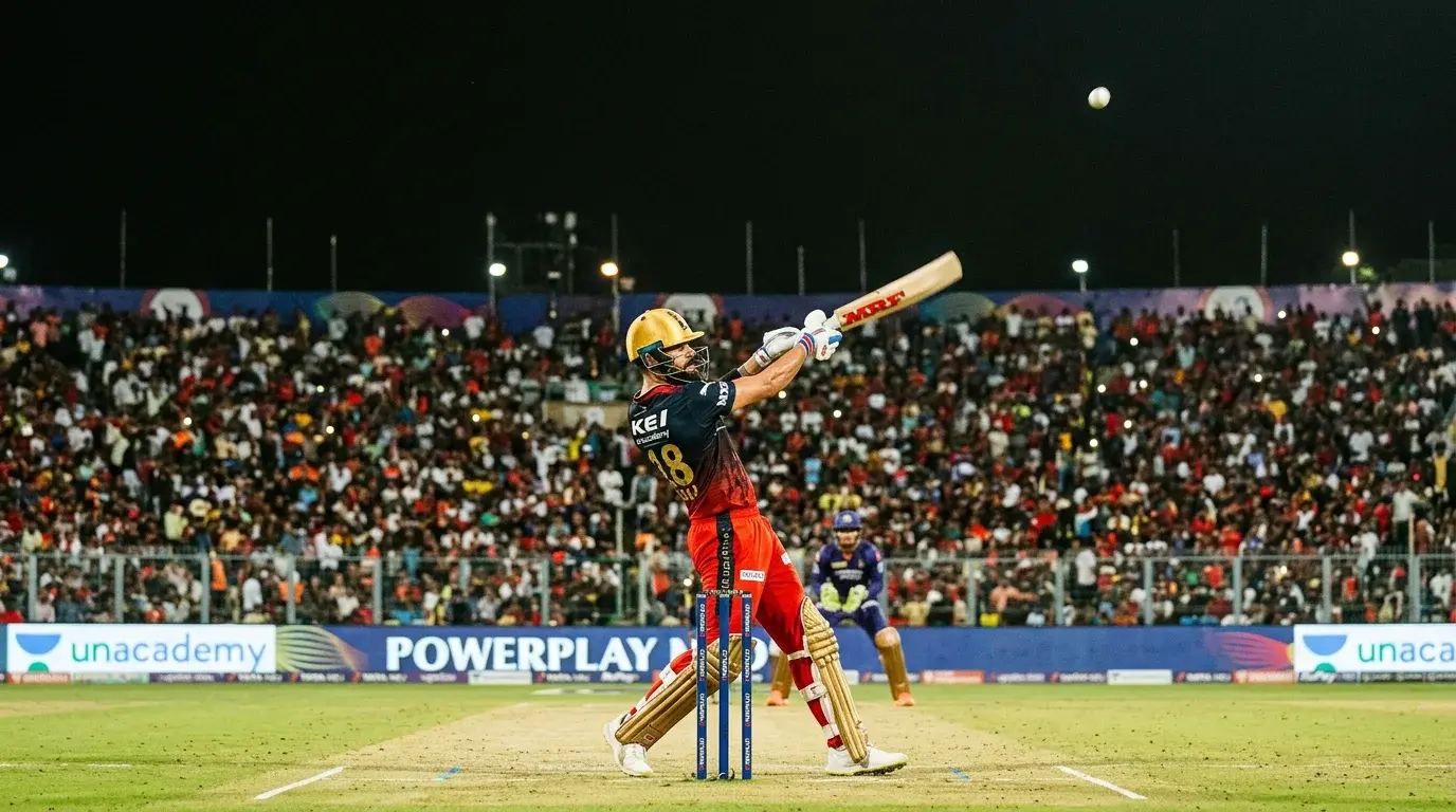 Bateador de cricket conectando un six durante los overs finales en un estadio iluminado de la IPL